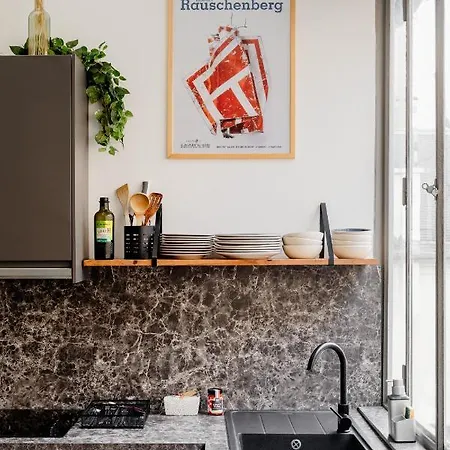Edgar Martyrs - Loft Apartment Paris